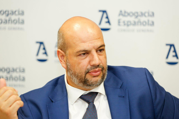 Enrique Zarza en acto de la abogacía